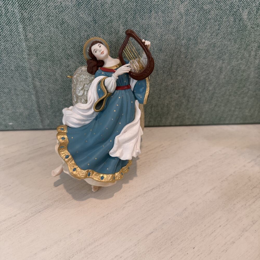 Hallmark Ornament  Angel With‎ Wings "Heavenly Melody"  Holiday 1998 Vintage